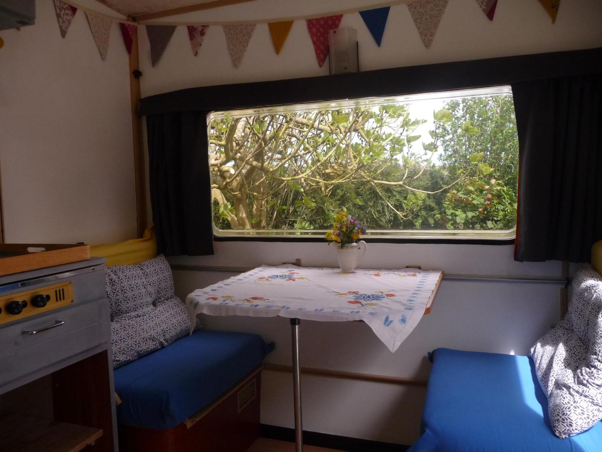 Bretagne Chambre D'Hotes Suite 53M2 Et Caravane Vintage Avec Cuisine Et Salle De Bains Privees Brittany B&B 53M2 Suite And Vintage Caravan Glamping With Private Kitchen And Bathroom Pleumeur-Gautier Eksteriør billede