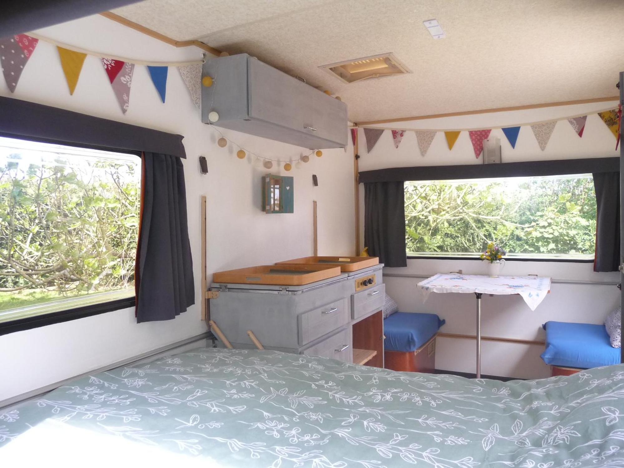 Bretagne Chambre D'Hotes Suite 53M2 Et Caravane Vintage Avec Cuisine Et Salle De Bains Privees Brittany B&B 53M2 Suite And Vintage Caravan Glamping With Private Kitchen And Bathroom Pleumeur-Gautier Eksteriør billede